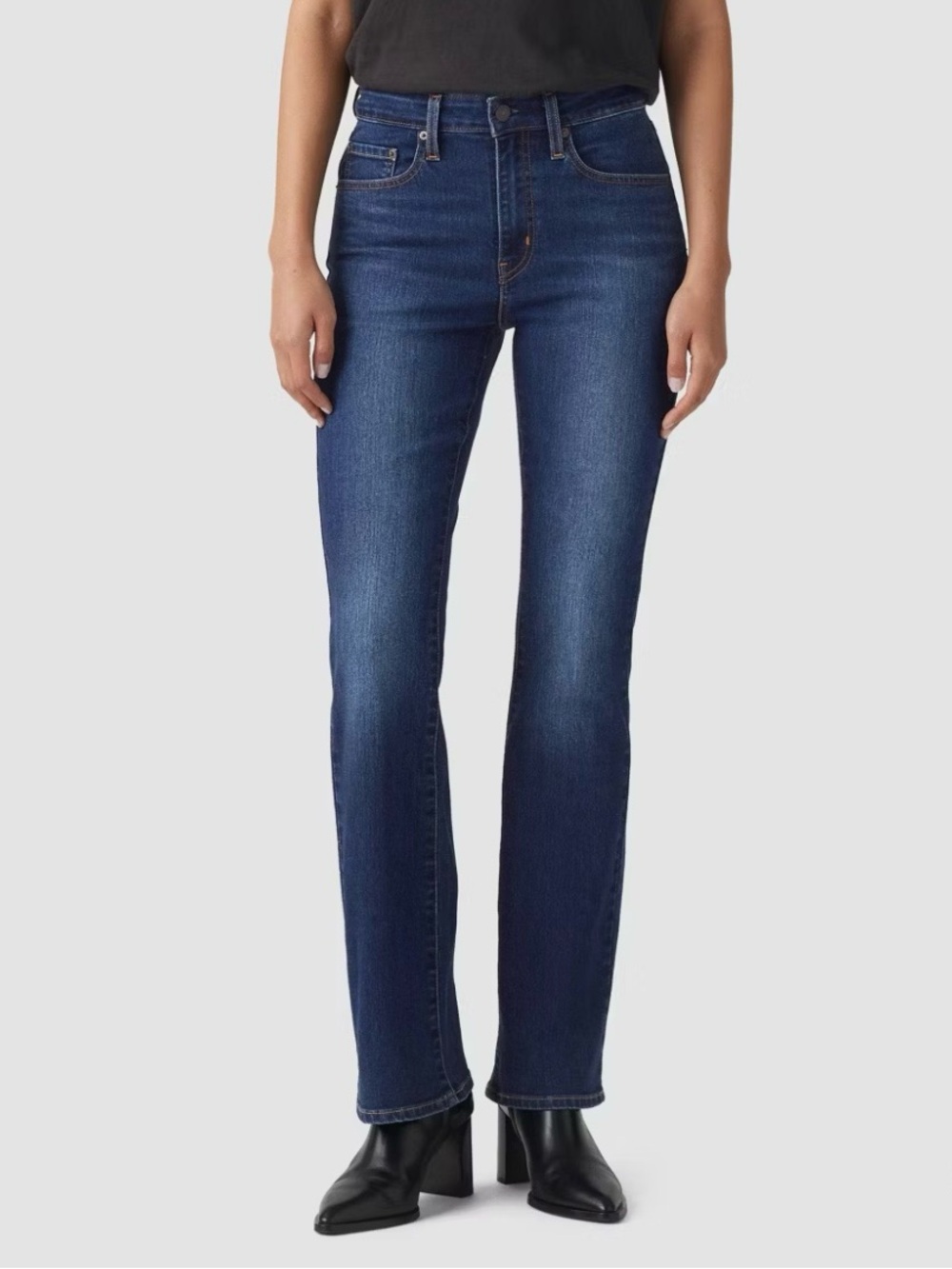 Levi's 725 High-Rise Bootcut Jeans Size 30